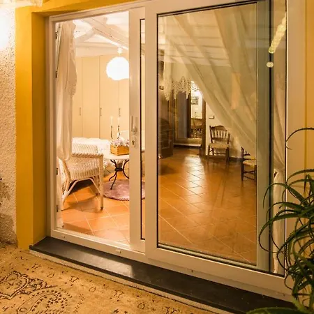 فيلة Annetta Poggi