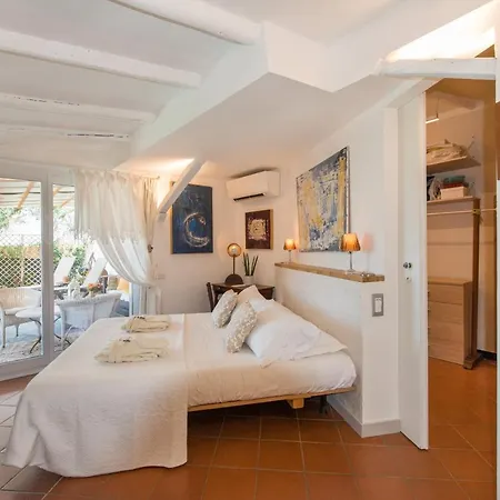 فيلة Annetta Poggi