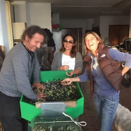 فيلة Annetta Poggi